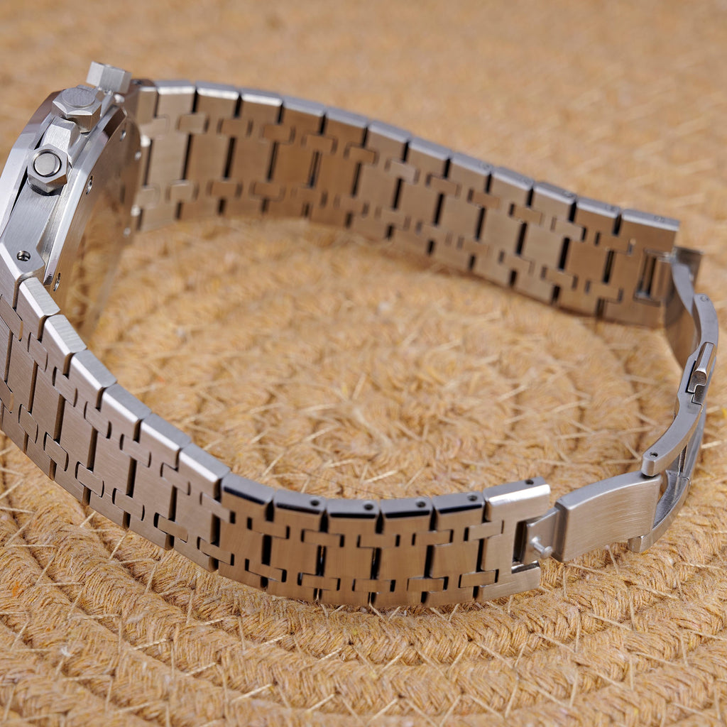 SEIKOAK ICE BLUE DIAL CHRNOGRAPGH