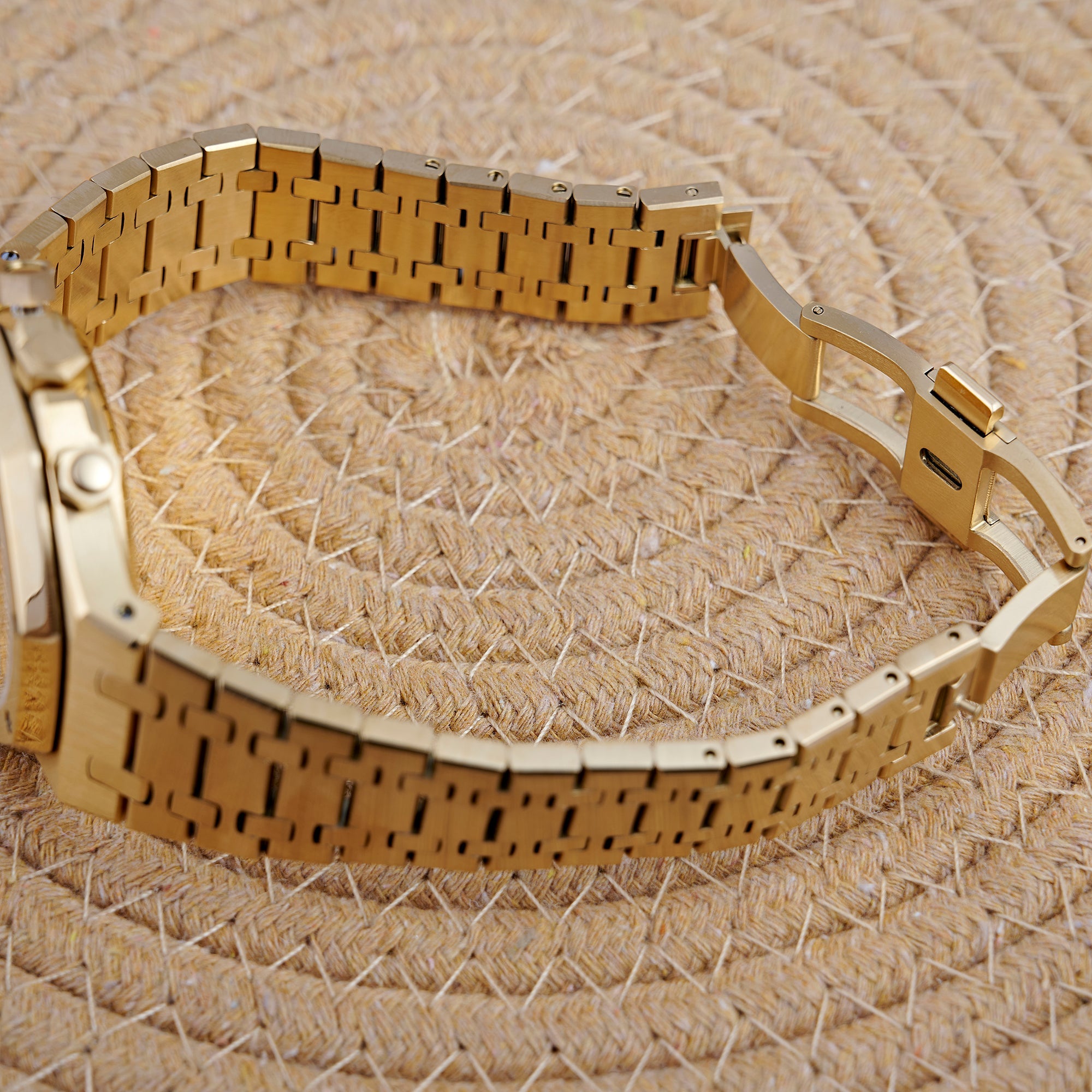 SEIKOAK GOLD AND GREEN DIAL