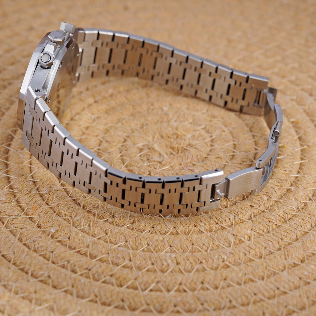 SEIKOAK SILVER AND BLACK