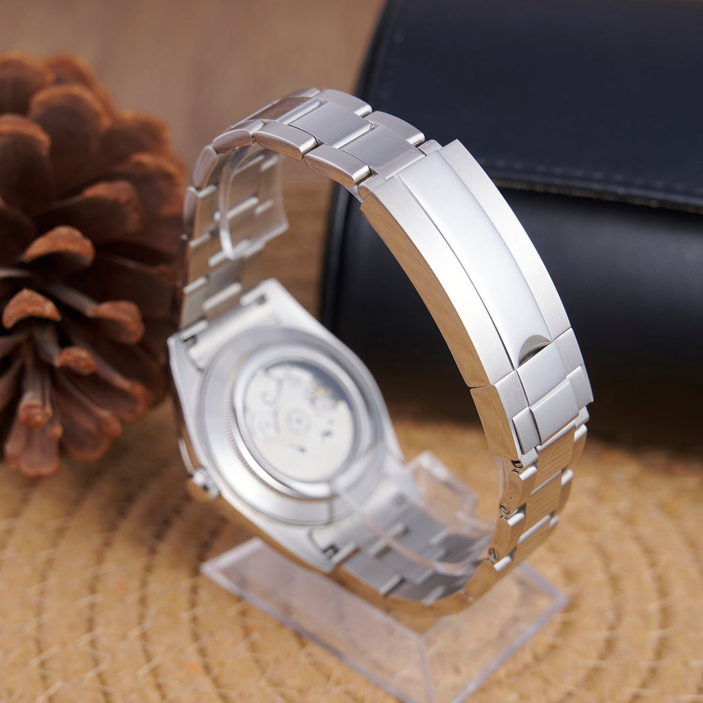 SEIKOJUST BLACK EXPLORER