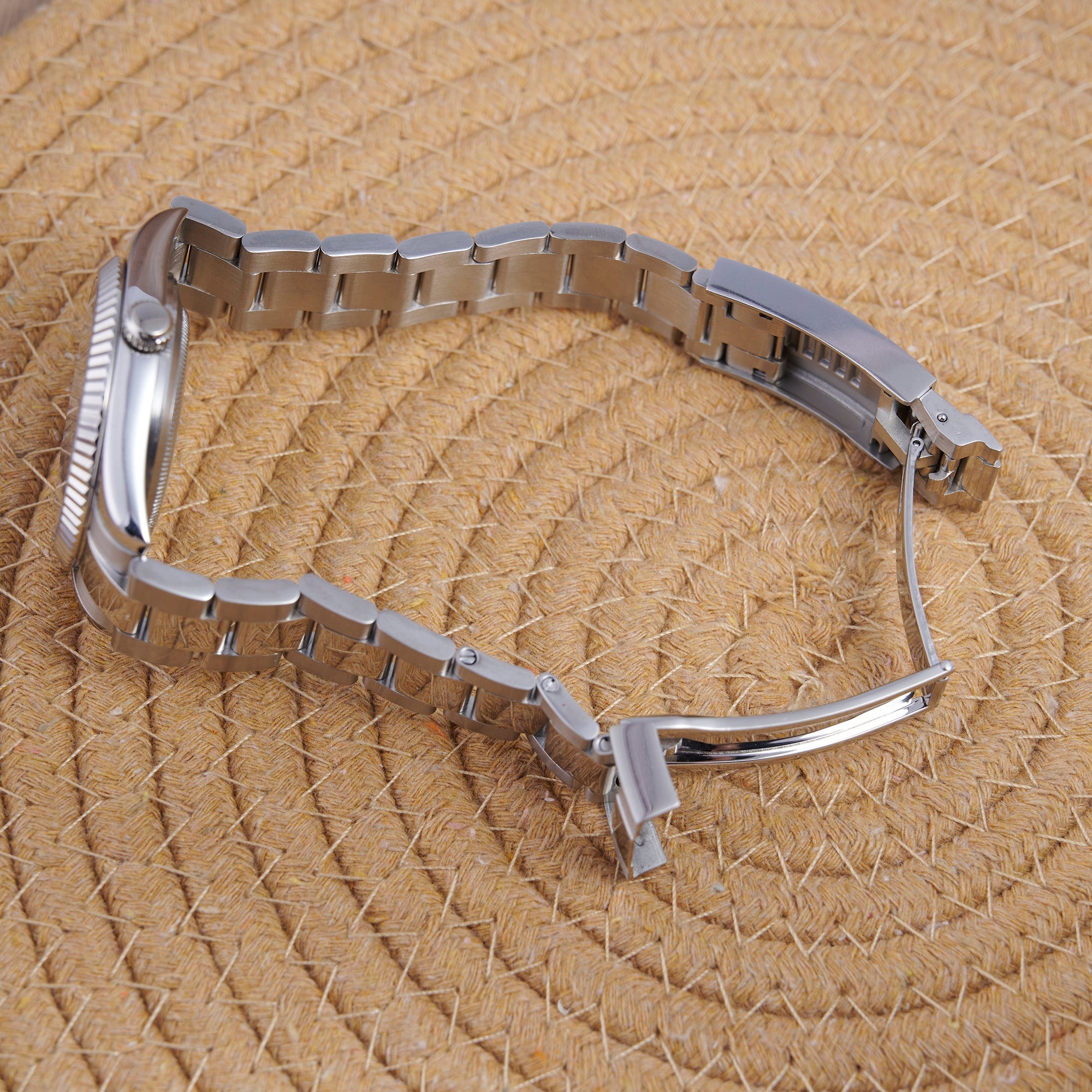 SEIKOJUST BLACK EXPLORER