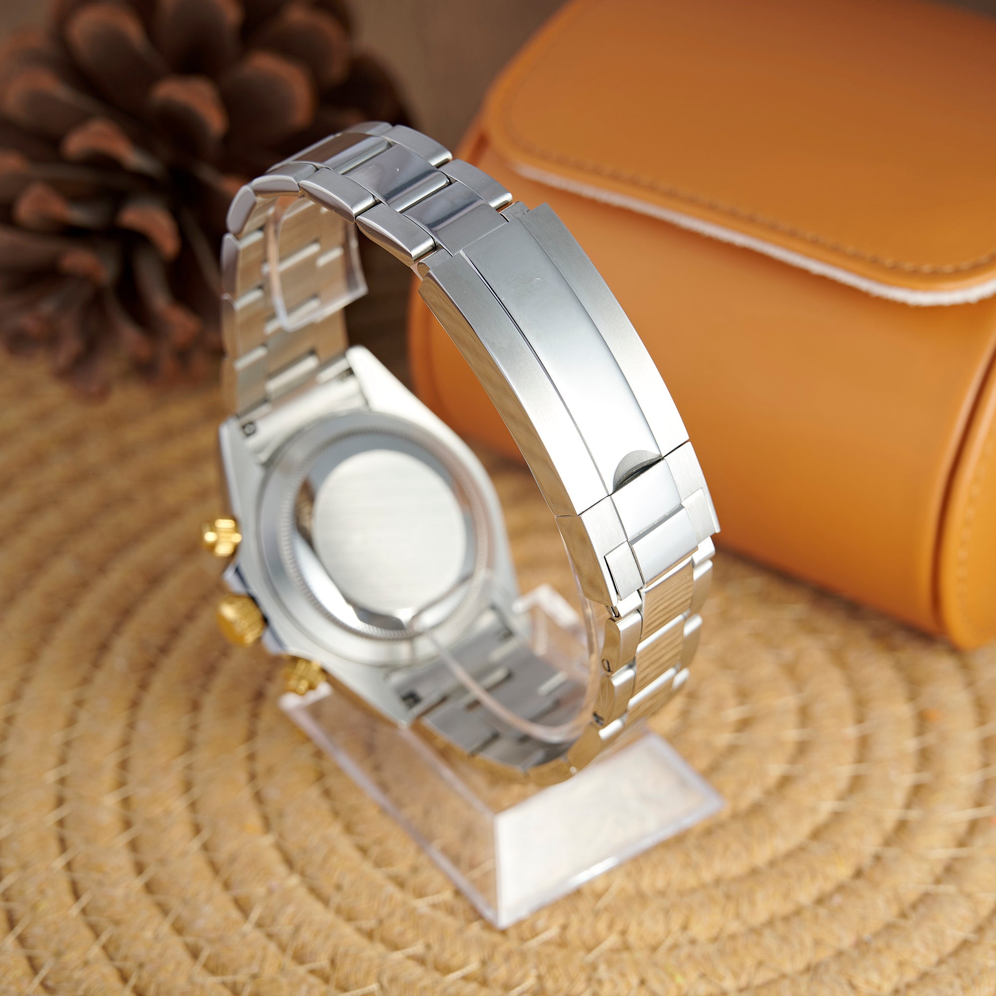 SEITONA BLACK AND GOLD DIAL