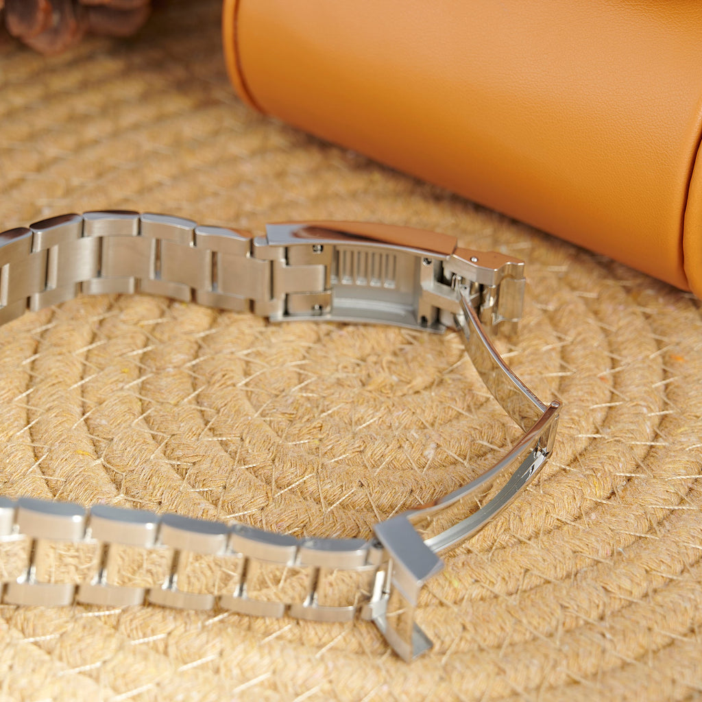 SEITONA BLACK AND GOLD DIAL